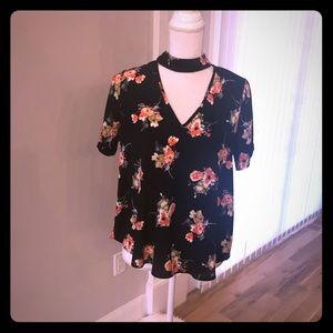 Sienna Sky women’s choker floral top